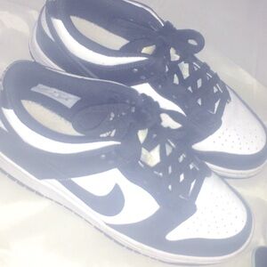 Nike panda dunks (low)